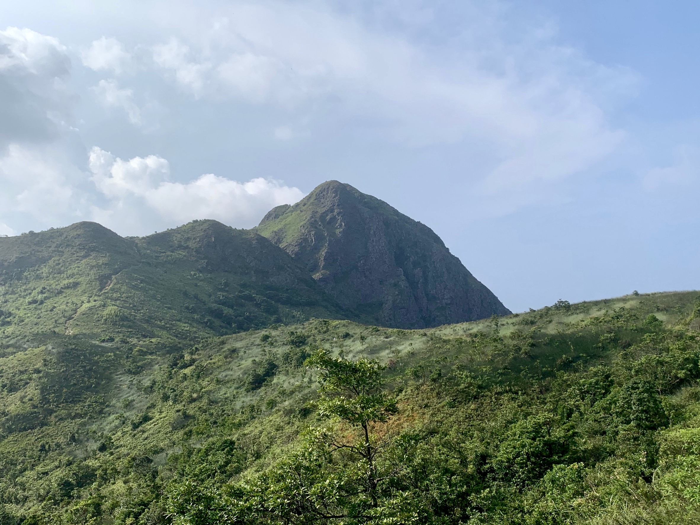 マ−オン山